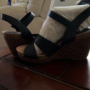 Sofft brand wedges new without tags